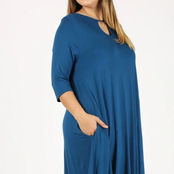 Plus Size Keyhole Dress with Pockets - Picture 2 of 4